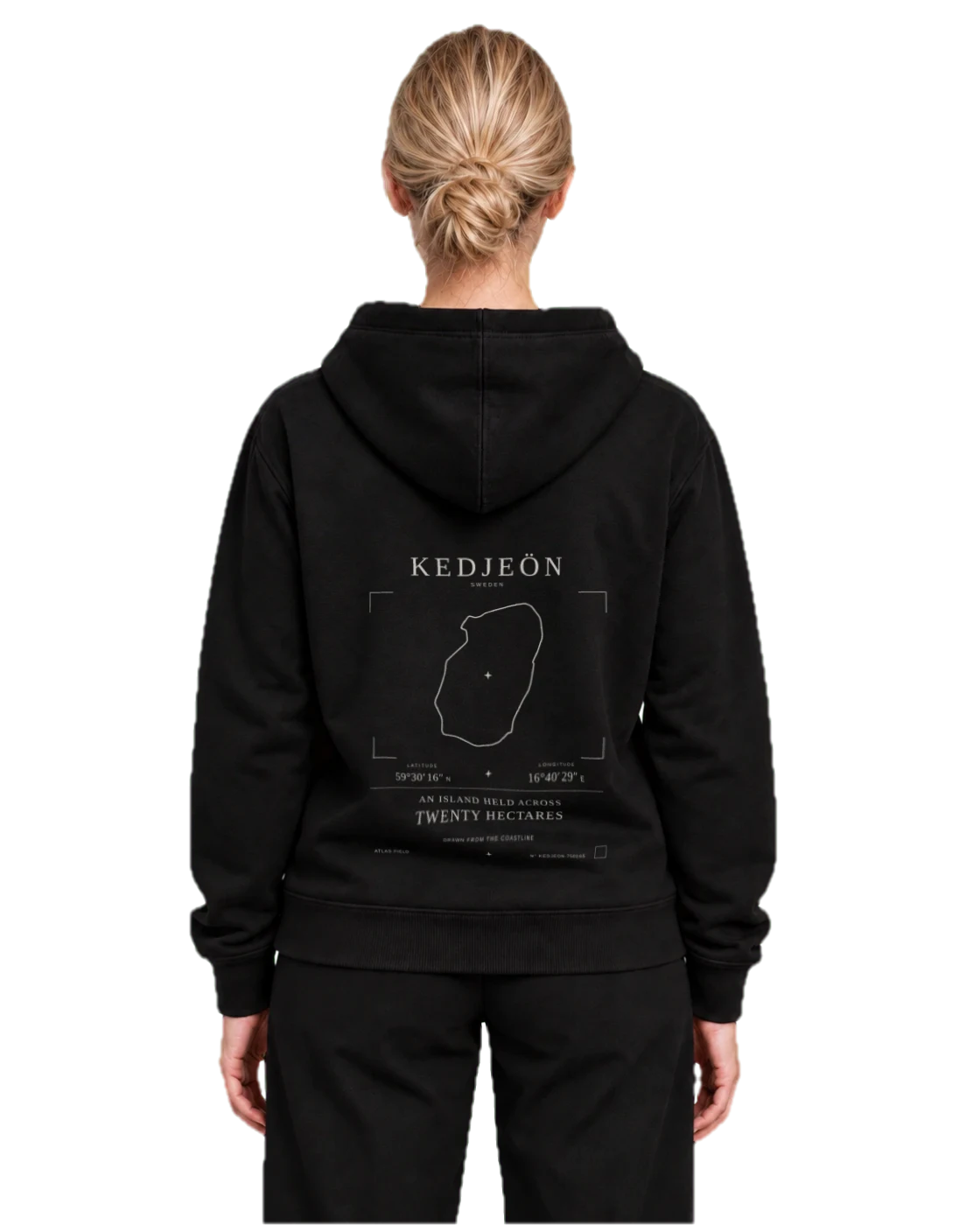 Elsa wearing the Kedjeön Atlas Signature